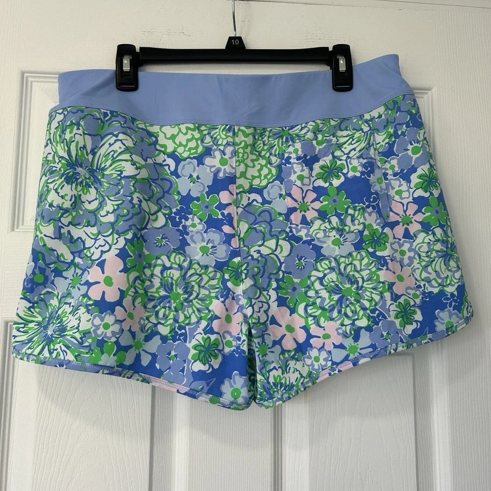 LILLY PULITZER Bicci Luxletic Running Short BLUE PLUMES IN BLOOM Size Large NWT - Picture 4 of 8